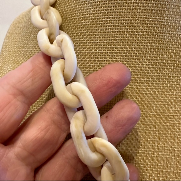 NWT INC Statement Necklace off-white / ivory open link resin / acrylic strand - Picture 5 of 11